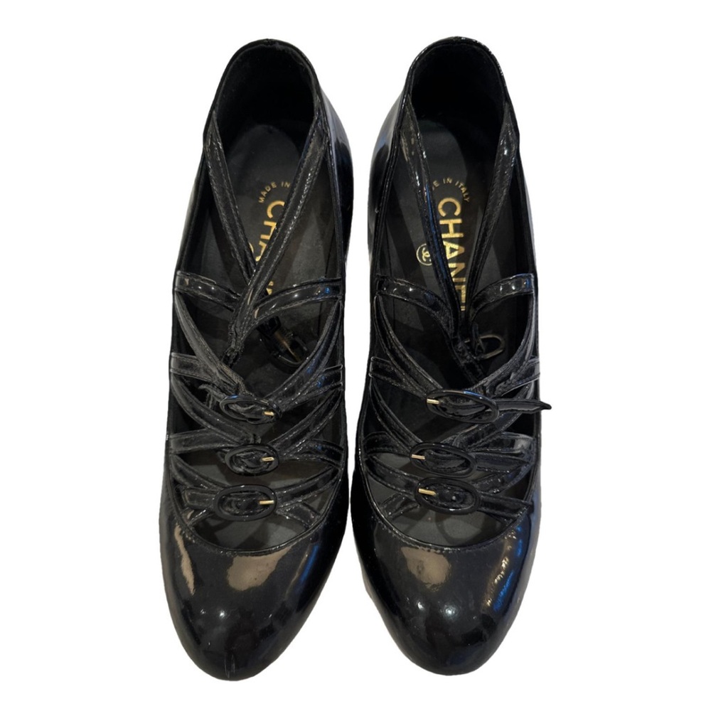 CHANEL Quilted Patent Leather Strappy
Heels Black Patent Gold EU 38